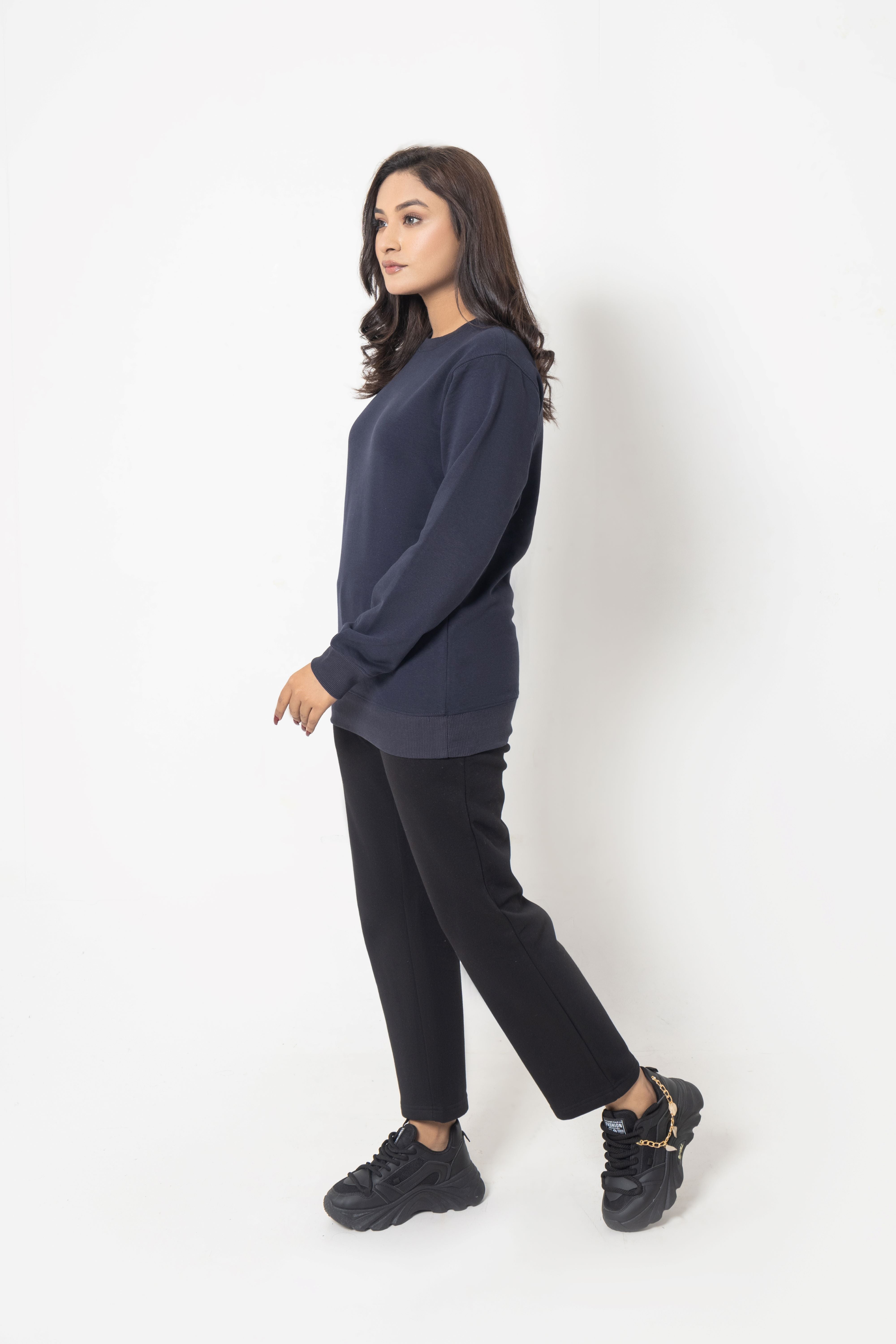 BASIC NAVY SWEATSHIRT