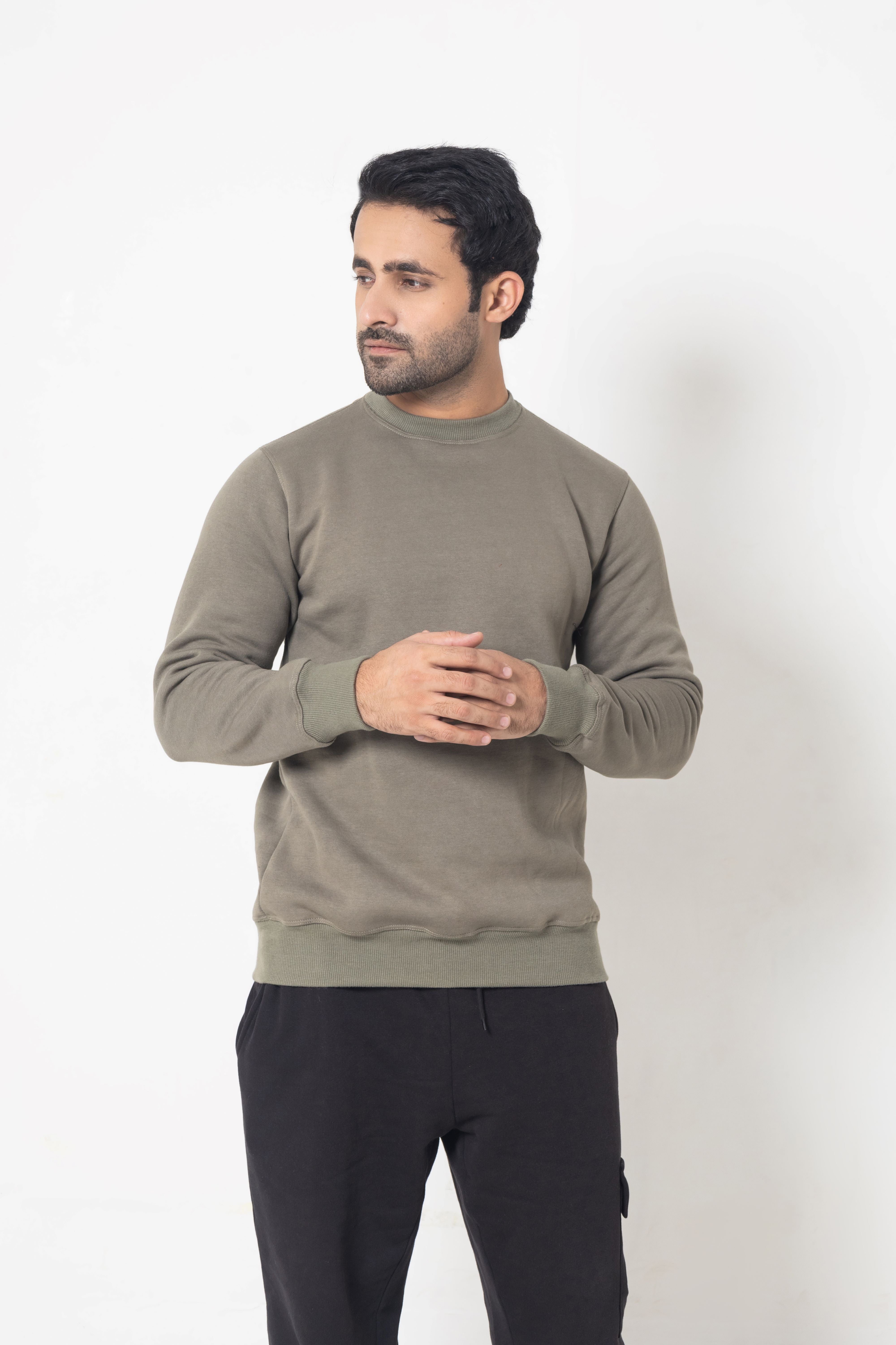BASIC OLIVE SWEATSHIRT